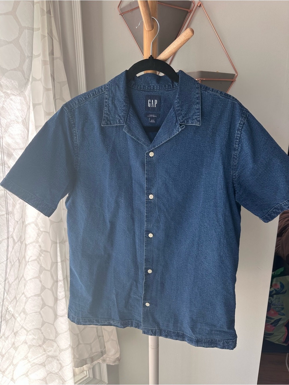 GAP Men's Short-Sleeve Denim Cotton Seersucker Camp Shirt - Indigo Blue Size XS